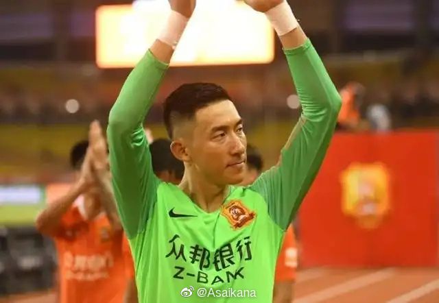 目前芝加哥火焰、洛杉矶FC、洛杉矶银河以及迈阿密国际都是能够签下莱万的。